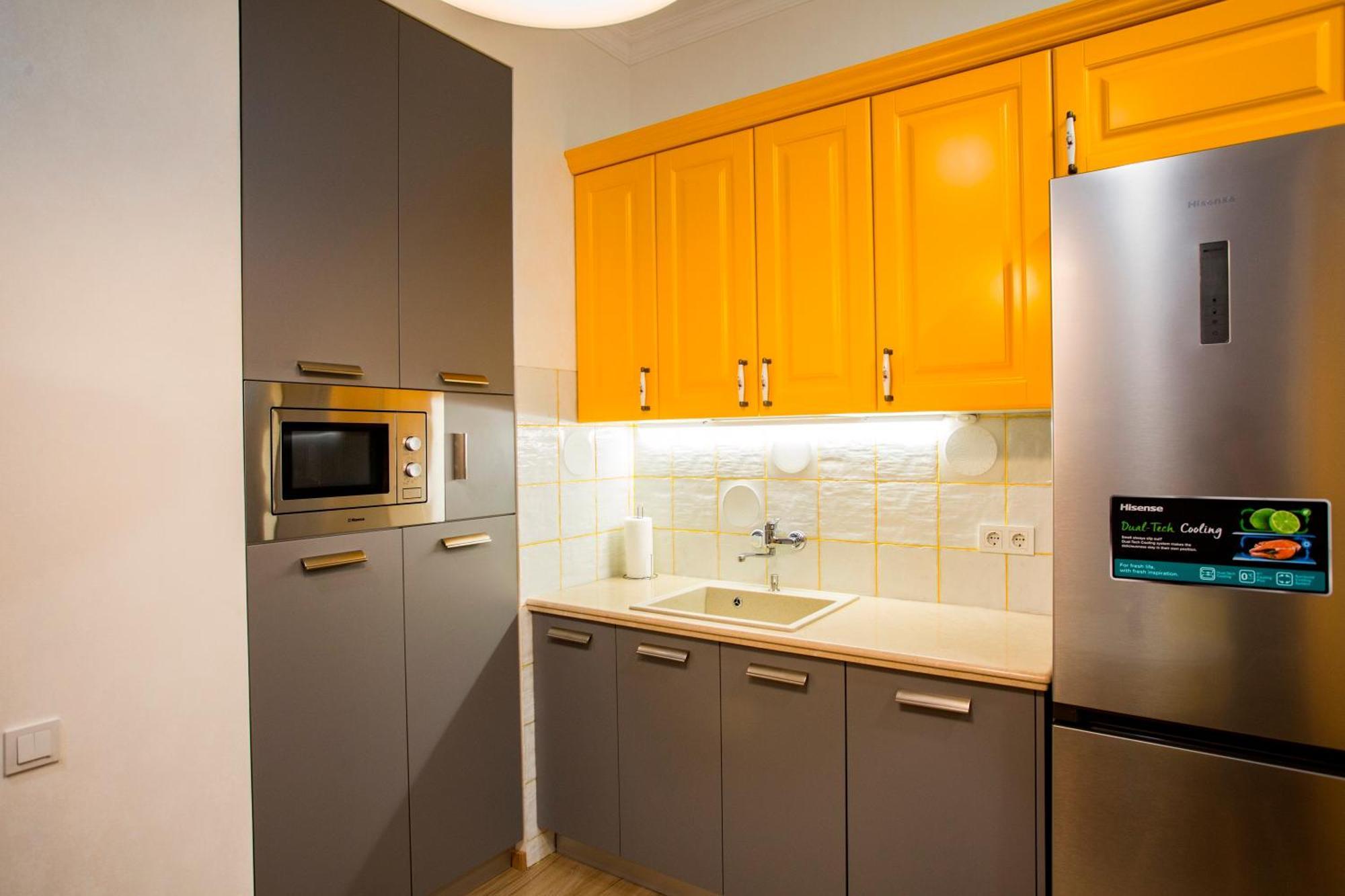 Yellow Apartment In Avlabari Tbilisi Bagian luar foto