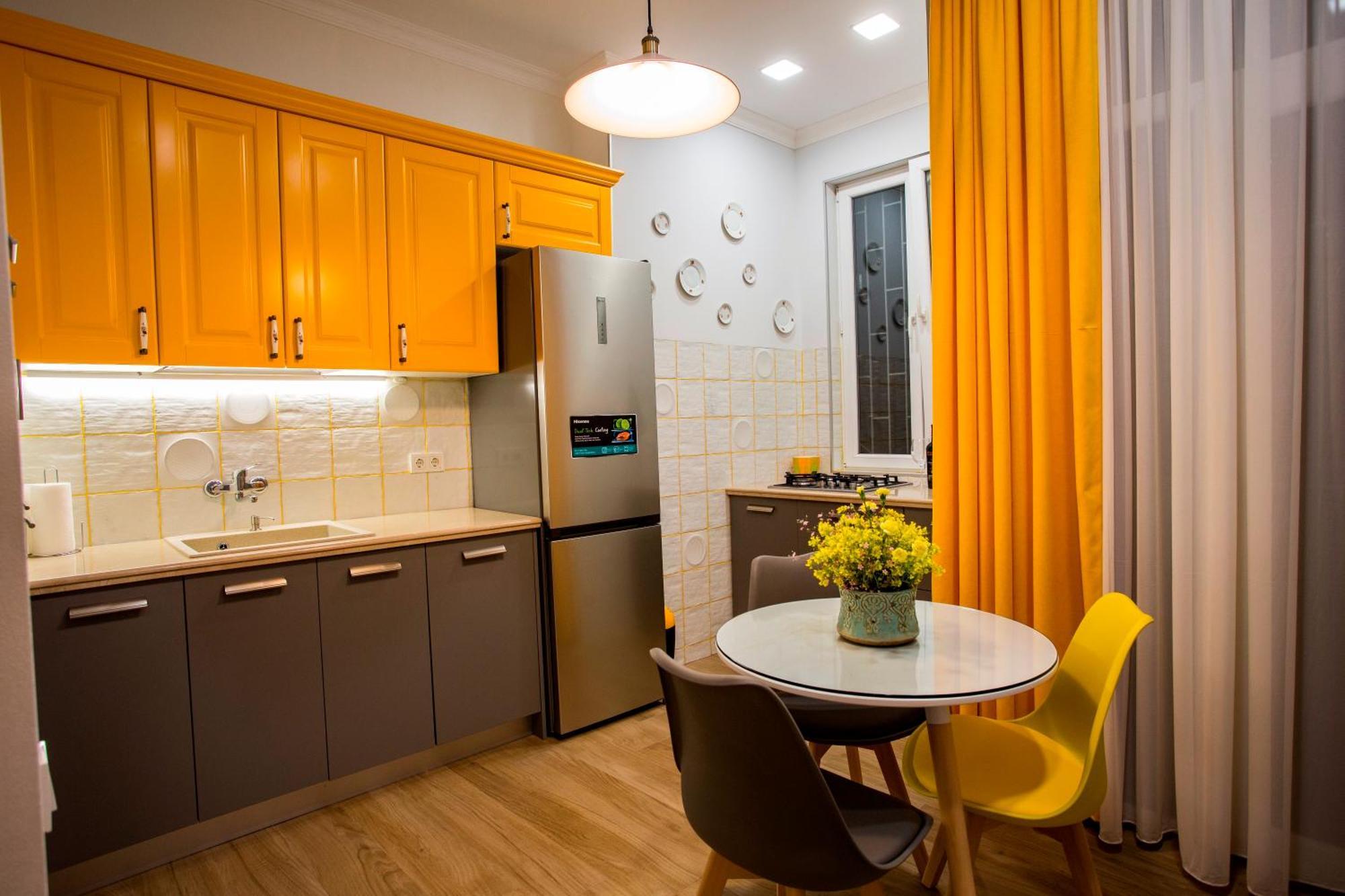 Yellow Apartment In Avlabari Tbilisi Bagian luar foto