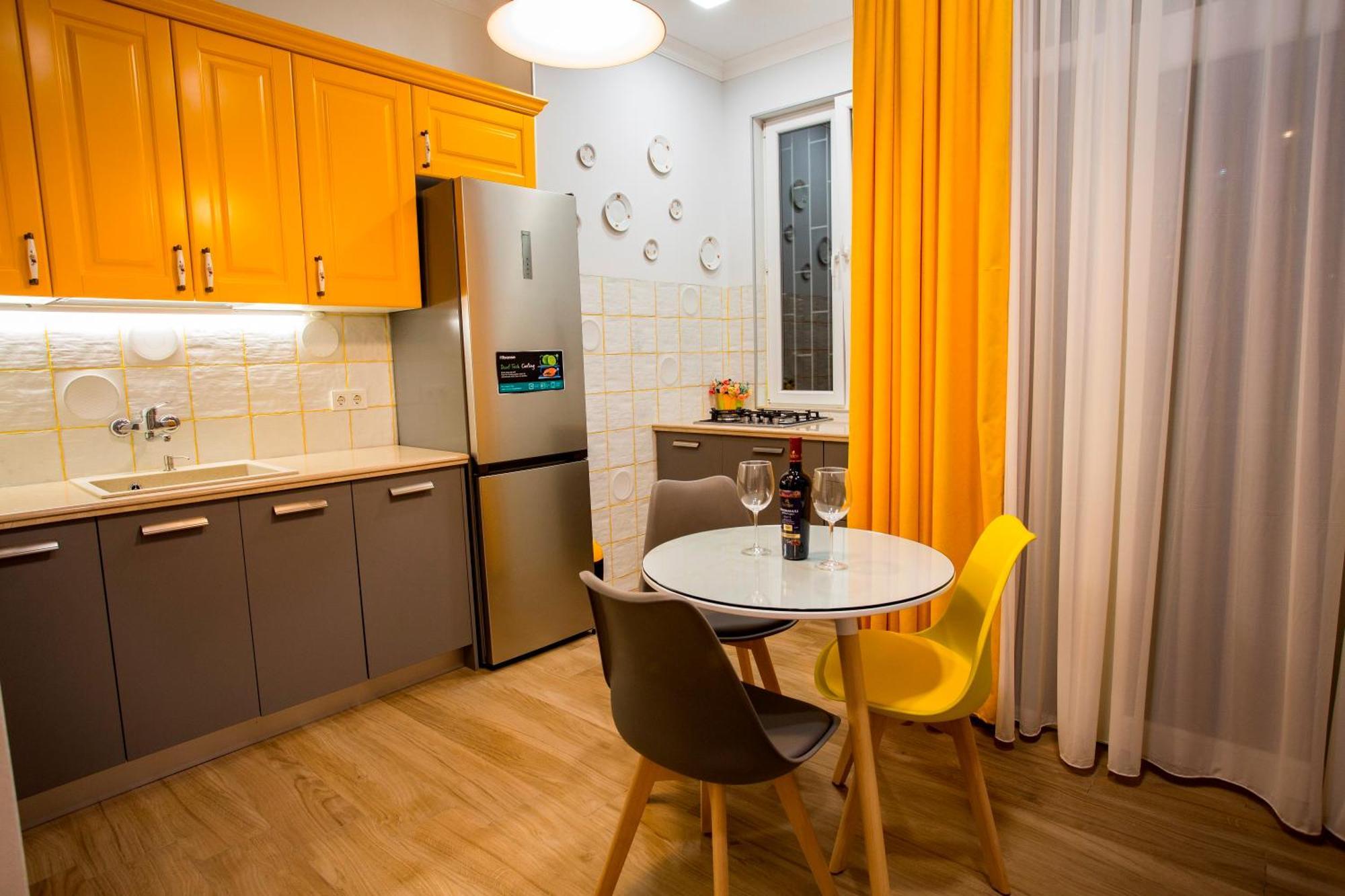 Yellow Apartment In Avlabari Tbilisi Bagian luar foto