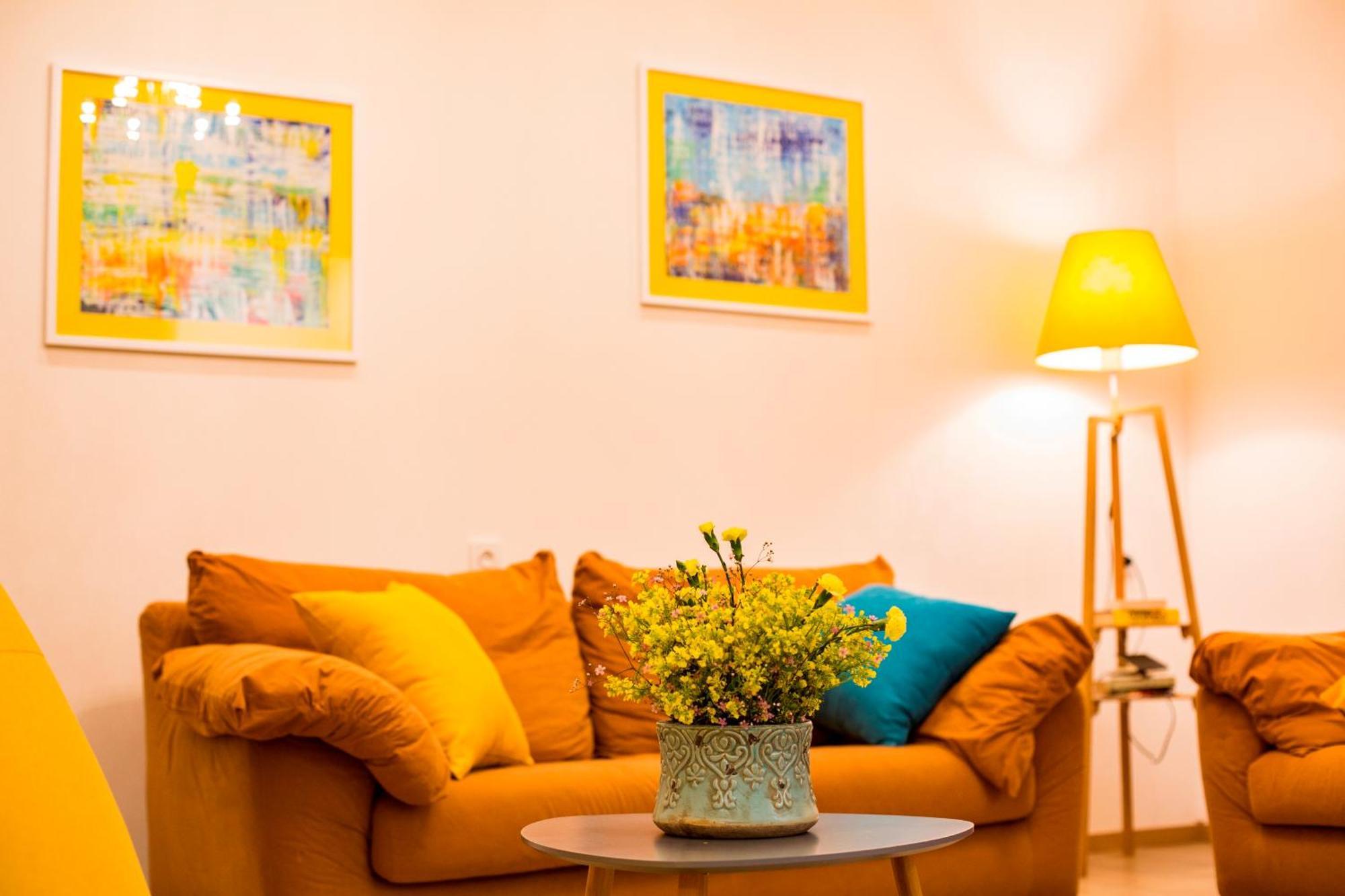 Yellow Apartment In Avlabari Tbilisi Bagian luar foto