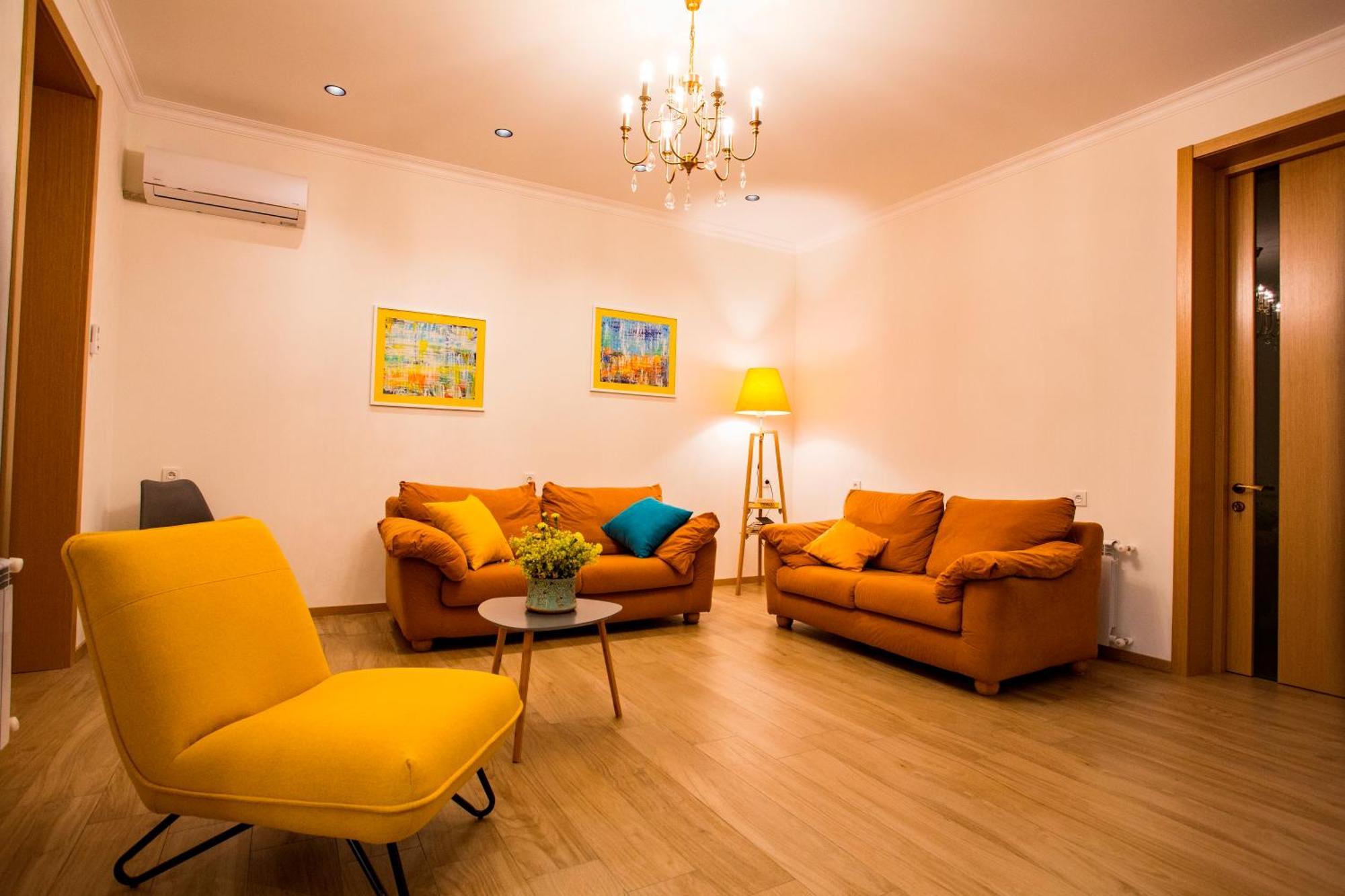 Yellow Apartment In Avlabari Tbilisi Bagian luar foto