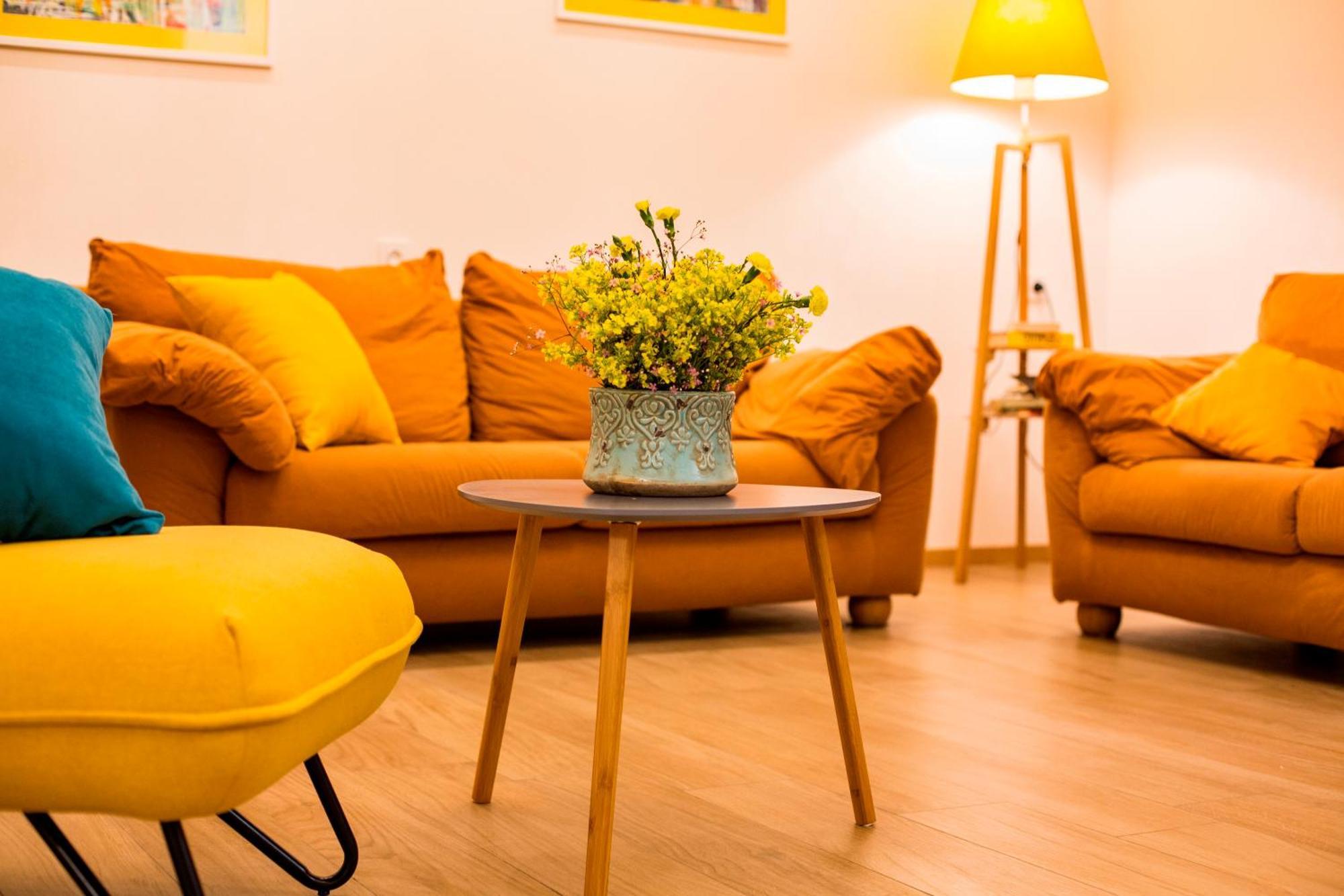 Yellow Apartment In Avlabari Tbilisi Bagian luar foto