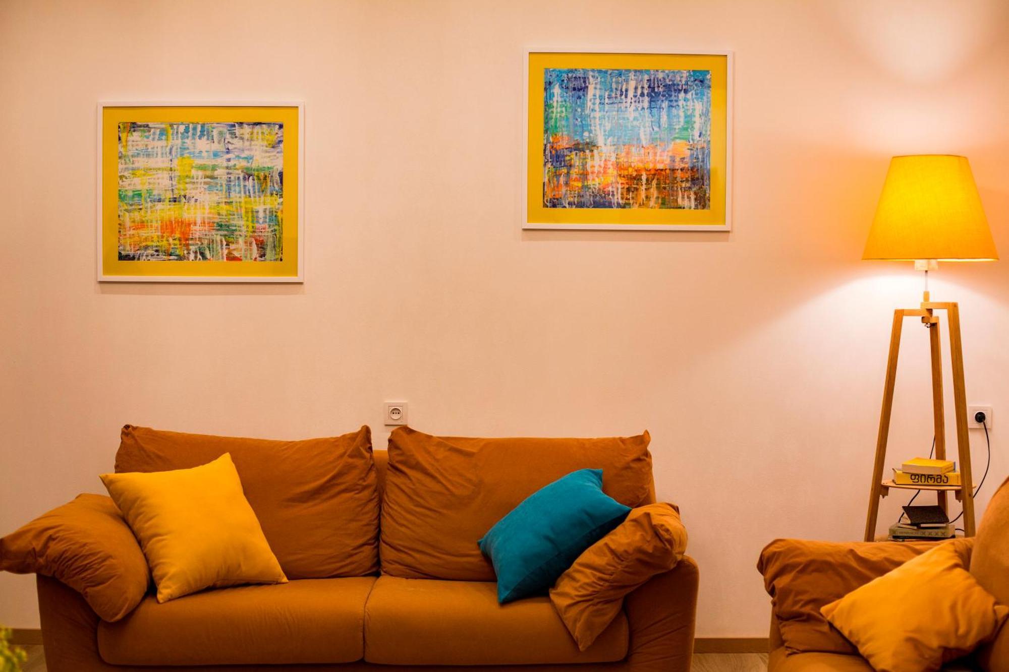 Yellow Apartment In Avlabari Tbilisi Bagian luar foto