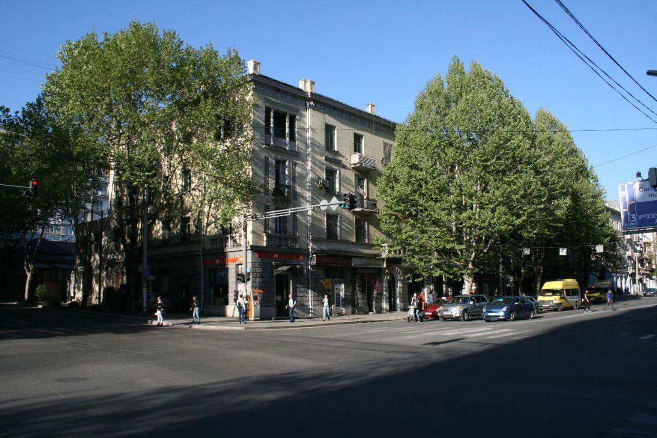 Yellow Apartment In Avlabari Tbilisi Bagian luar foto